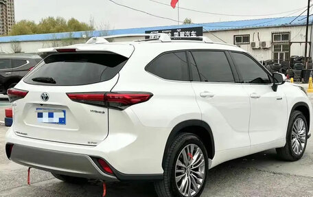 Toyota Highlander, 2022 год, 4 105 855 рублей, 6 фотография