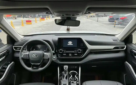 Toyota Highlander, 2022 год, 4 105 855 рублей, 7 фотография