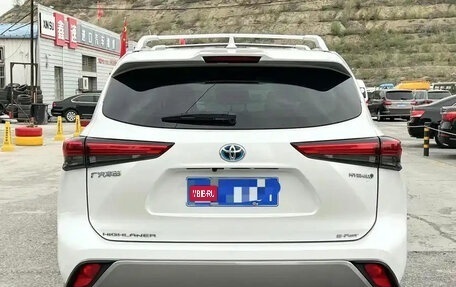 Toyota Highlander, 2022 год, 4 105 855 рублей, 5 фотография