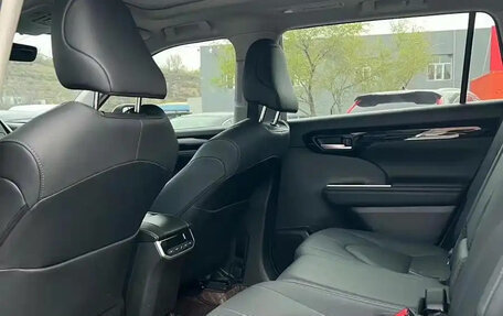 Toyota Highlander, 2022 год, 4 105 855 рублей, 9 фотография