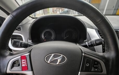 Hyundai Solaris II рестайлинг, 2015 год, 1 100 000 рублей, 11 фотография