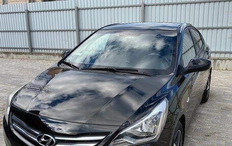 Hyundai Solaris II рестайлинг, 2015 год, 1 100 000 рублей, 4 фотография