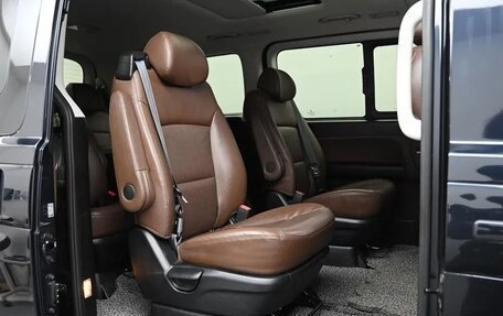 Hyundai Grand Starex Grand Starex I рестайлинг 2, 2019 год, 2 919 000 рублей, 9 фотография