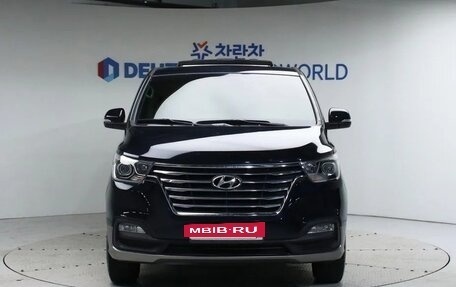 Hyundai Grand Starex Grand Starex I рестайлинг 2, 2019 год, 2 919 000 рублей, 2 фотография