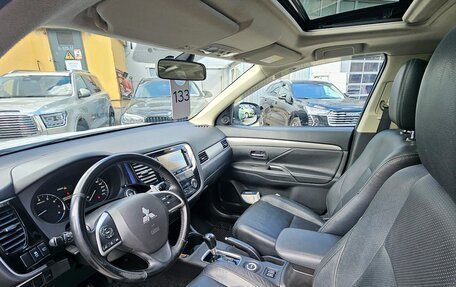 Mitsubishi Outlander III рестайлинг 3, 2014 год, 1 799 000 рублей, 6 фотография
