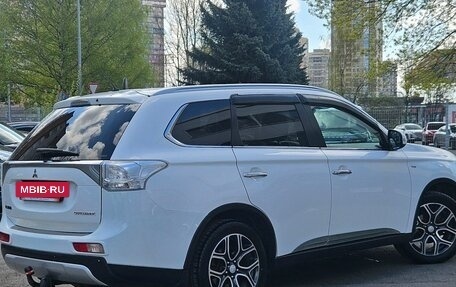 Mitsubishi Outlander III рестайлинг 3, 2014 год, 1 799 000 рублей, 5 фотография