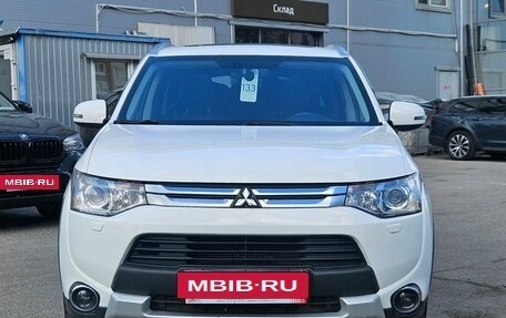 Mitsubishi Outlander III рестайлинг 3, 2014 год, 1 799 000 рублей, 2 фотография