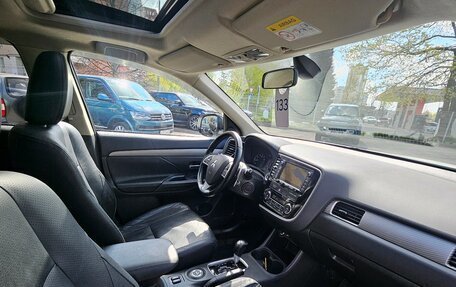 Mitsubishi Outlander III рестайлинг 3, 2014 год, 1 799 000 рублей, 9 фотография
