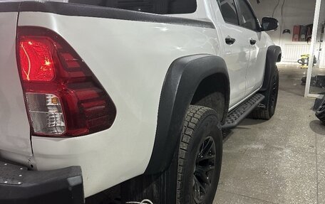 Toyota Hilux VIII, 2021 год, 4 500 000 рублей, 8 фотография