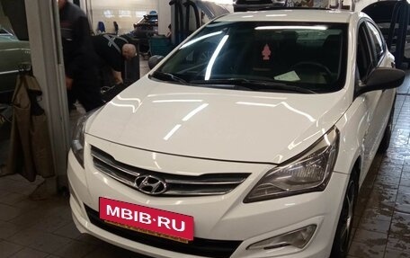Hyundai Solaris II рестайлинг, 2015 год, 980 000 рублей, 1 фотография