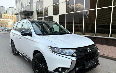 Mitsubishi Outlander III рестайлинг 3, 2022 год, 3 300 000 рублей, 1 фотография