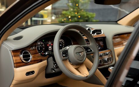 Bentley Bentayga I, 2024 год, 52 000 000 рублей, 16 фотография