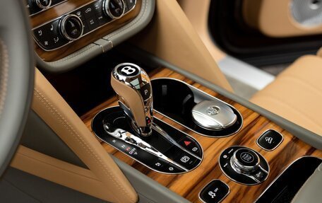 Bentley Bentayga I, 2024 год, 52 000 000 рублей, 18 фотография
