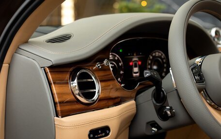 Bentley Bentayga I, 2024 год, 52 000 000 рублей, 17 фотография