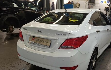 Hyundai Solaris II рестайлинг, 2015 год, 980 000 рублей, 3 фотография