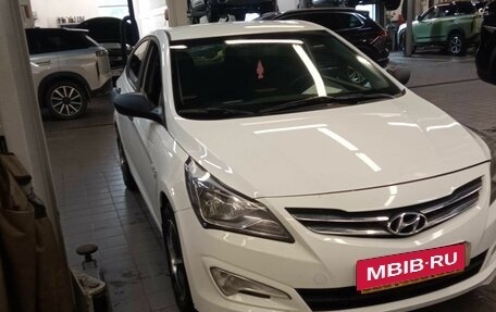 Hyundai Solaris II рестайлинг, 2015 год, 980 000 рублей, 2 фотография
