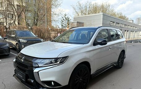 Mitsubishi Outlander III рестайлинг 3, 2022 год, 3 300 000 рублей, 5 фотография