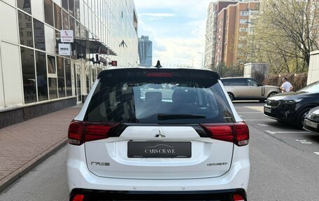 Mitsubishi Outlander III рестайлинг 3, 2022 год, 3 300 000 рублей, 7 фотография