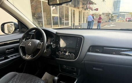 Mitsubishi Outlander III рестайлинг 3, 2022 год, 3 300 000 рублей, 15 фотография