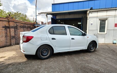 Renault Logan II, 2015 год, 300 000 рублей, 3 фотография