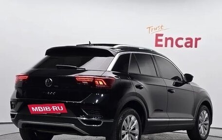 Volkswagen T-Roc I, 2022 год, 1 350 000 рублей, 2 фотография