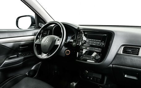 Mitsubishi Outlander III рестайлинг 3, 2018 год, 2 098 000 рублей, 9 фотография