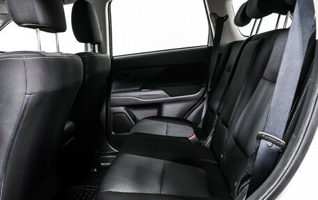 Mitsubishi Outlander III рестайлинг 3, 2018 год, 2 098 000 рублей, 13 фотография