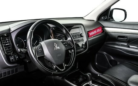 Mitsubishi Outlander III рестайлинг 3, 2018 год, 2 098 000 рублей, 12 фотография