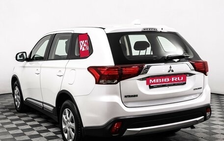 Mitsubishi Outlander III рестайлинг 3, 2018 год, 2 098 000 рублей, 7 фотография