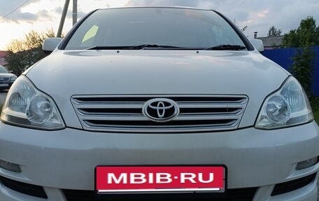 Toyota Ipsum II, 2004 год, 725 000 рублей, 2 фотография
