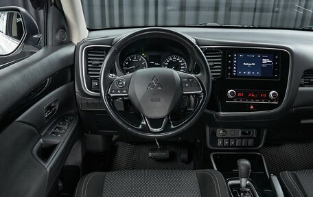 Mitsubishi Outlander III рестайлинг 3, 2021 год, 2 297 000 рублей, 8 фотография
