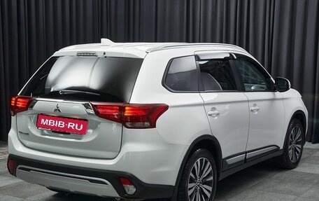 Mitsubishi Outlander III рестайлинг 3, 2021 год, 2 297 000 рублей, 4 фотография