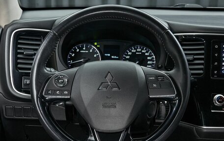 Mitsubishi Outlander III рестайлинг 3, 2021 год, 2 297 000 рублей, 14 фотография