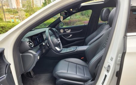 Mercedes-Benz E-Класс, 2022 год, 3 300 000 рублей, 15 фотография