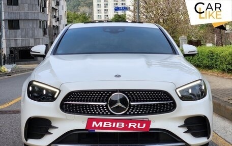 Mercedes-Benz E-Класс, 2022 год, 3 300 000 рублей, 2 фотография