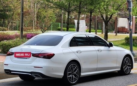 Mercedes-Benz E-Класс, 2022 год, 3 300 000 рублей, 5 фотография