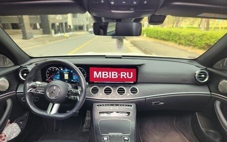 Mercedes-Benz E-Класс, 2022 год, 3 300 000 рублей, 13 фотография