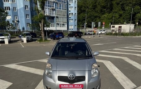 Toyota Yaris III рестайлинг, 2006 год, 550 000 рублей, 2 фотография