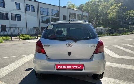 Toyota Yaris III рестайлинг, 2006 год, 550 000 рублей, 4 фотография