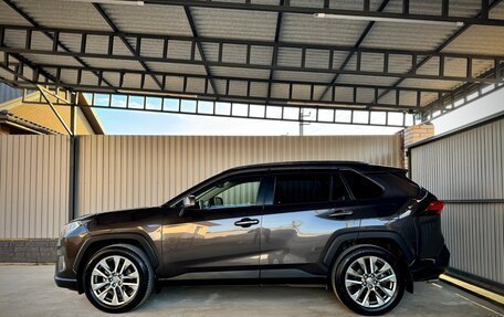 Toyota RAV4, 2019 год, 3 850 000 рублей, 11 фотография