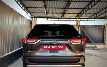Toyota RAV4, 2019 год, 3 850 000 рублей, 4 фотография