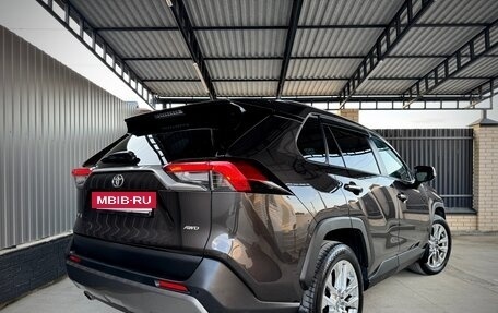 Toyota RAV4, 2019 год, 3 850 000 рублей, 5 фотография