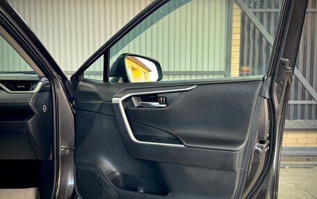 Toyota RAV4, 2019 год, 3 850 000 рублей, 17 фотография