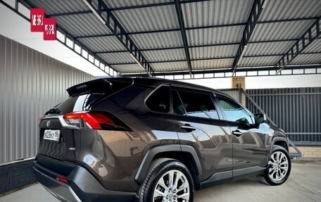 Toyota RAV4, 2019 год, 3 850 000 рублей, 8 фотография