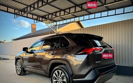 Toyota RAV4, 2019 год, 3 850 000 рублей, 7 фотография