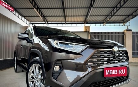 Toyota RAV4, 2019 год, 3 850 000 рублей, 12 фотография
