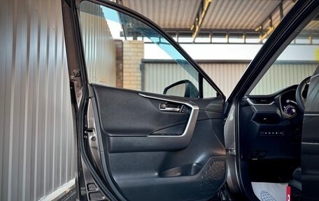 Toyota RAV4, 2019 год, 3 850 000 рублей, 14 фотография