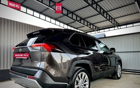 Toyota RAV4, 2019 год, 3 850 000 рублей, 9 фотография