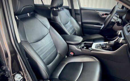 Toyota RAV4, 2019 год, 3 850 000 рублей, 19 фотография