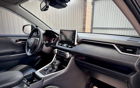 Toyota RAV4, 2019 год, 3 850 000 рублей, 26 фотография